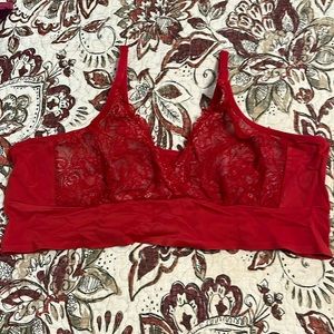 Ruby Ribbon bra. Light support intimate. Size 44. Color red.